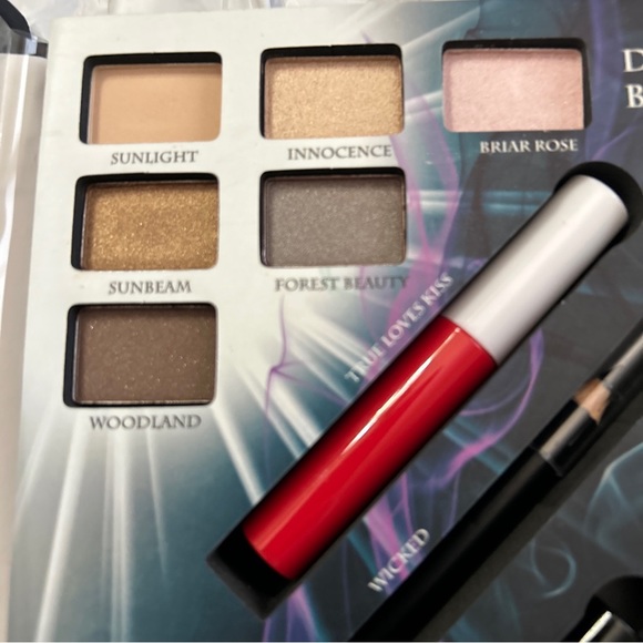 e.l.f. Disney Good vs Evil Let the Drama Begin Beauty Book super Rare find new - Picture 9 of 13